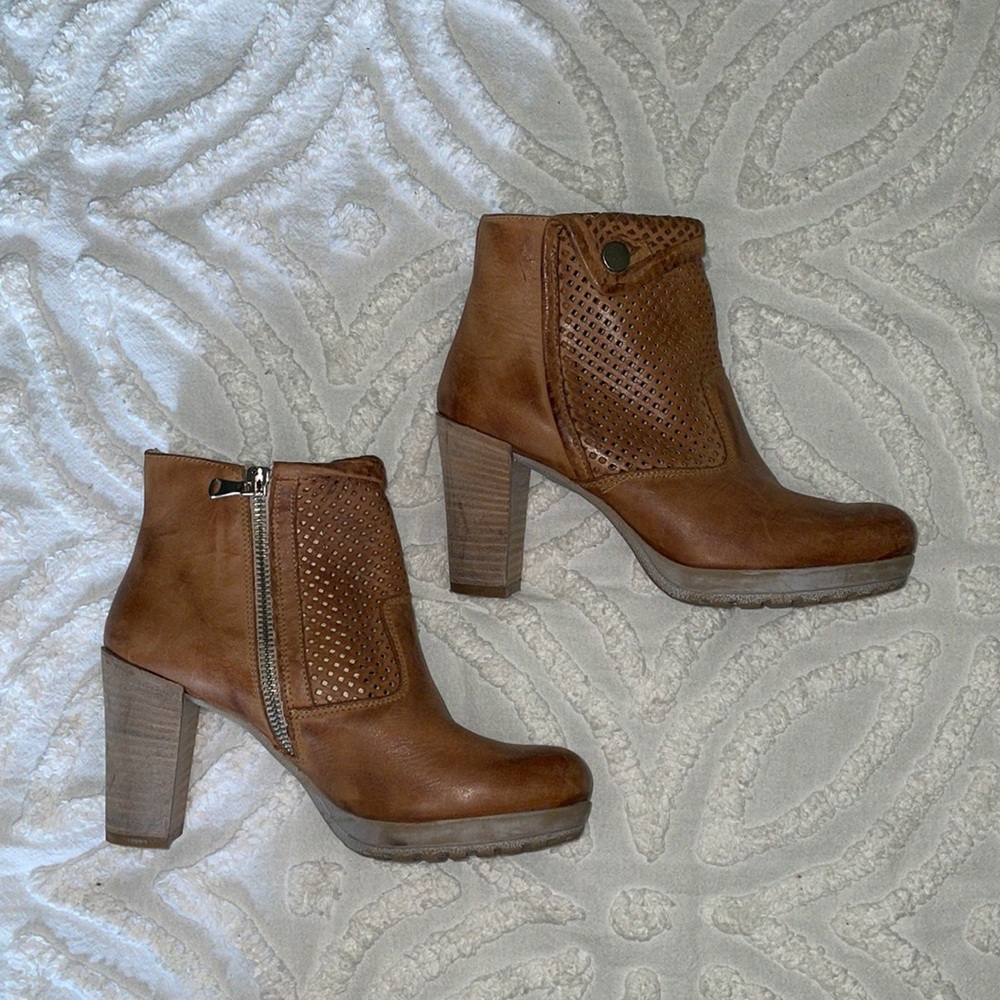 Beautiful Italian Brown Ankle Boots